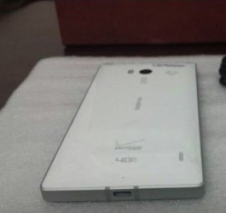 Ảnh thực tế Lumia 929 bản màu trắng