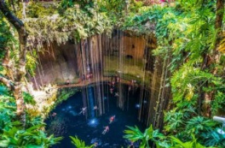 Hố sụt hóa thiên đường bơi lội ở Mexico