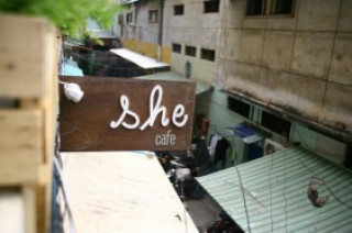 She café: một góc Sài Gòn vụn.