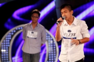 Chàng trai mắt hí gây sốt Vietnam Idol trượt vì thiếu tuổi