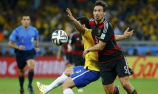 Cầu thủ Đức bảo nhau không được thương hại Brazil