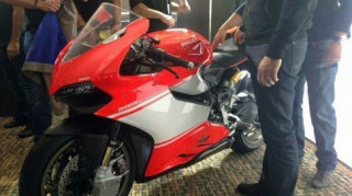 Hình ảnh đầy đủ của Ducati 1199 Panigale R Superleggera