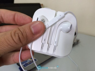Hướng dẫn cuộn dây tai nghe iPhone vào hộp đựng