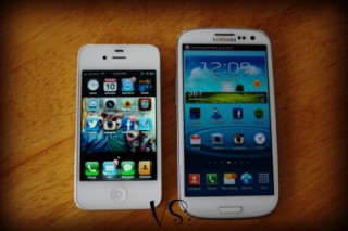 iPhone 4S đọ dáng với Samsung Galaxy S3
