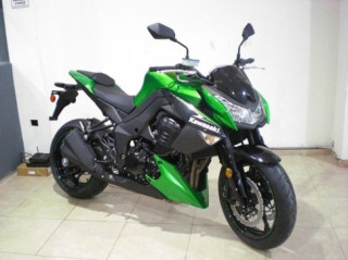 Kawasaki Z1000: Chàng Khổng Lồ Dễ Điều Khiển