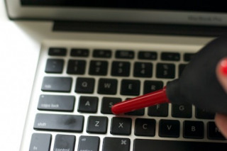 Làm thế nào vệ sinh laptop cho đúng cách ?
