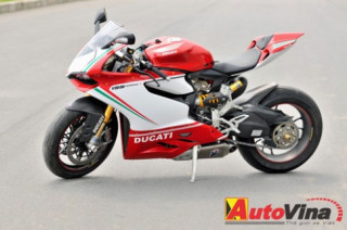 Một ngày với ‘tên lửa xa lộ’ Ducati 1199 Panigale S