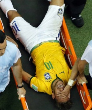 Neymar chấn thương, nghỉ đến hết World Cup 2014