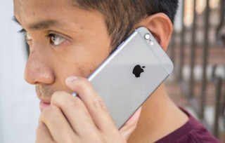 Nhiều người bị rụng râu, đứt tóc vì dùng iPhone 6.