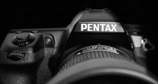 Pentax sẽ sớm sản xuất máy ảnh thay ống kính chuyên nghiệp full frame trở lại