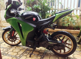 Sản phẩm độc của sinh viên - Yamaha Nouvo độ áo CBR1000RR