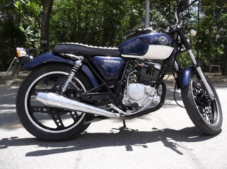 SYM Bonus ‘hóa’ thành Triumph Bonneville ở Sài Gòn.