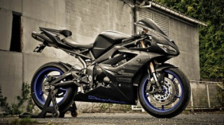 Triumph Daytona 675 bổ sung hàng loạt phụ kiện carbon