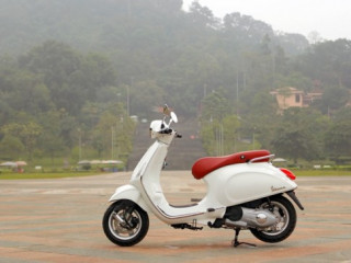 Vespa Primavera: tiện ích và thời trang.