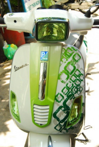 Vespa S green camon của Saigon Air Brush.