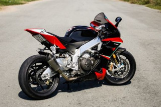 Aprilia RSV4 không thể lẫn giữa đám đông tại Sài Gòn