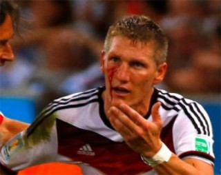 Bastian Schweinsteiger: Người hùng thầm lặng của tân vương World Cup