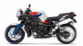 BMW K1200R ấn tượng hơn với “bộ cánh” xe đua