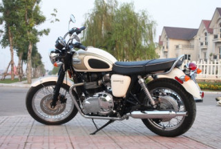 Cận cảnh Triumph Bonneville T100 2014 trên phố