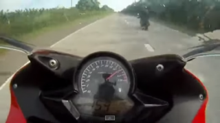 [CLip] CBR150R với tốc độ hơn 150 km/h bị Raider qua mặt ngọt xớt