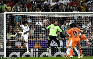C.Ronaldo cứu Real thoát thua ngoạn mục phút bù giờ