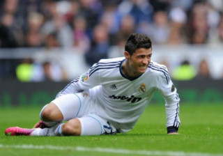 ĐT Bồ Đào Nha lo lắng vì Ronaldo dính chấn thương mới !