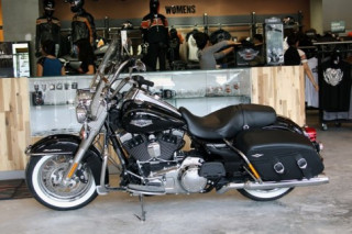 Harley-Davidson Road King Classic 2014 với giá bán gần 1 tỷ ở Việt Nam