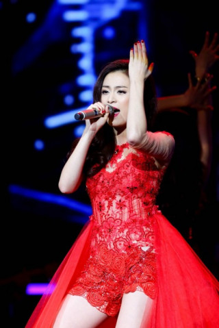 Hoàng Thùy Linh hát trực tiếp truyền hình sau 6 năm vắng mặt