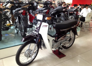 Honda Super Dream 100 được bán với giá gần 30 triệu đồng tại Hà Nội