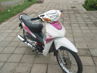 Honda Wave Trắng hồng