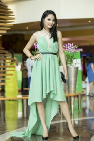 Hương Giang nữ tính trong kiểu váy mullet