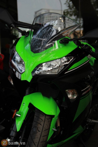 Kawasaki Ninja 300 với chiếc áo xanh ‘tuyệt đẹp’