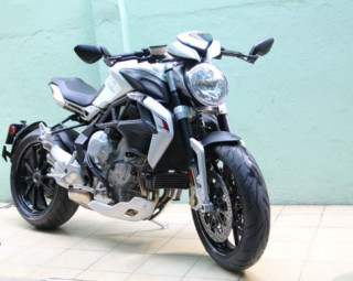 MV Agusta Brutale 800 Dragster đầu tiên cập cảng Sài Gòn