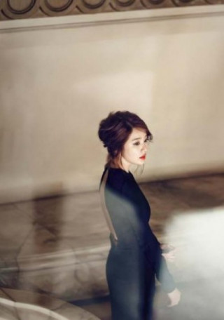 Ngắm bộ ảnh thời trang Yoon Eun Hye chụp tại Nhà hát Lớn Hà Nội