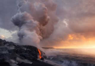 Nhiếp ảnh gia giỡn mặt tử thần chụp ảnh núi lửa