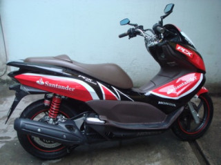 PCX tem đấu Santander khác lạ