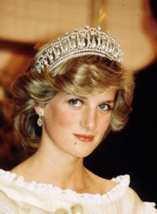 Phong cách trang điểm quyến rũ của cố công nương Diana