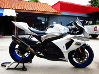 Suzuki GSX-R1000 trắng tinh thôi của người Thái