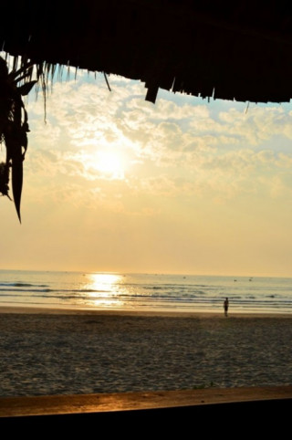 Thức dậy sớm hơn để ngắm bình minh trên biển Đà Nẵng