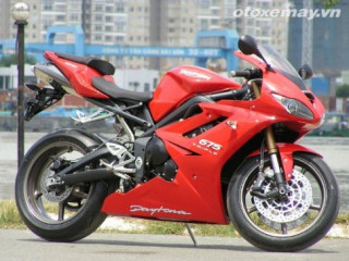 Triumph Daytona 675 Triple khoe dáng tại Sài Gòn