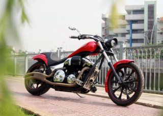 Xế độ Honda Fury điệu đà giữa Sài Gòn