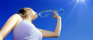 10 cách để uống đủ nước