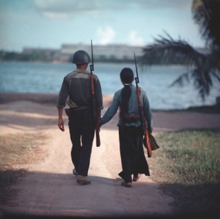 Bộ ảnh miền Bắc Việt Nam trước 1975: Sống lại một “Thời hoa đỏ”