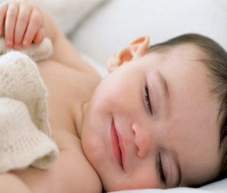 Cho con đi ngủ muộn để trẻ ngủ ngon giấc hơn?
