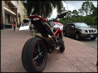 Cùng ngắm Ducati Hypermotard ông vua đường phố tại Sài Gòn