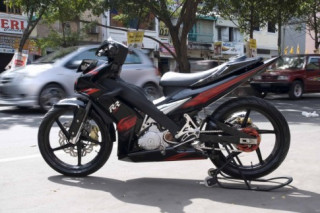 Exciter phong cách Sportbike bên Malai