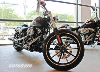 Harley Davidson Breakout 2014 màu sơn ánh bạc tuyệt đẹp tại Sài Gòn