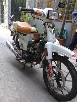 Honda Dream trắng tinh khôi ko tì vết