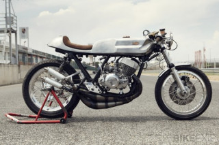 Kawasaki H1 đời 1974 độ phong cách Cafe Racer