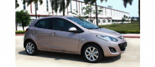 Mazda 2S thêm màu mới cho khách nữ Việt Nam